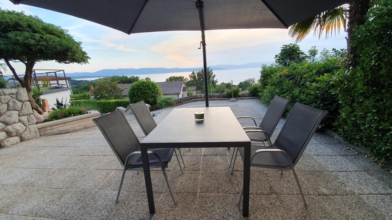 Divine View Apartma Njivice Exterior photo