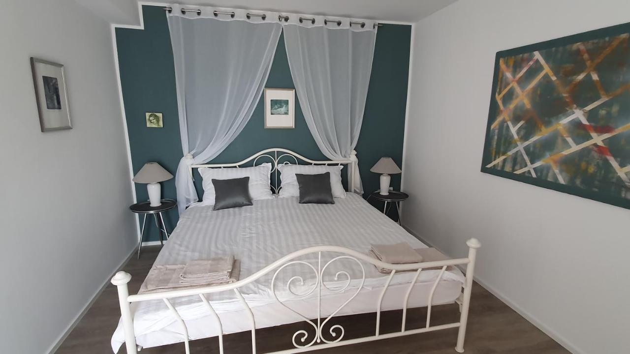 Divine View Apartma Njivice Exterior photo