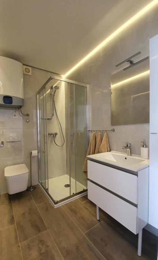 Divine View Apartma Njivice Exterior photo