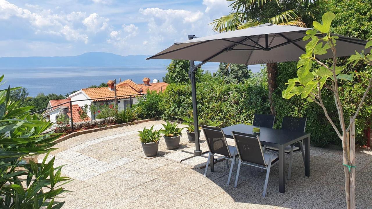 Divine View Apartma Njivice Exterior photo