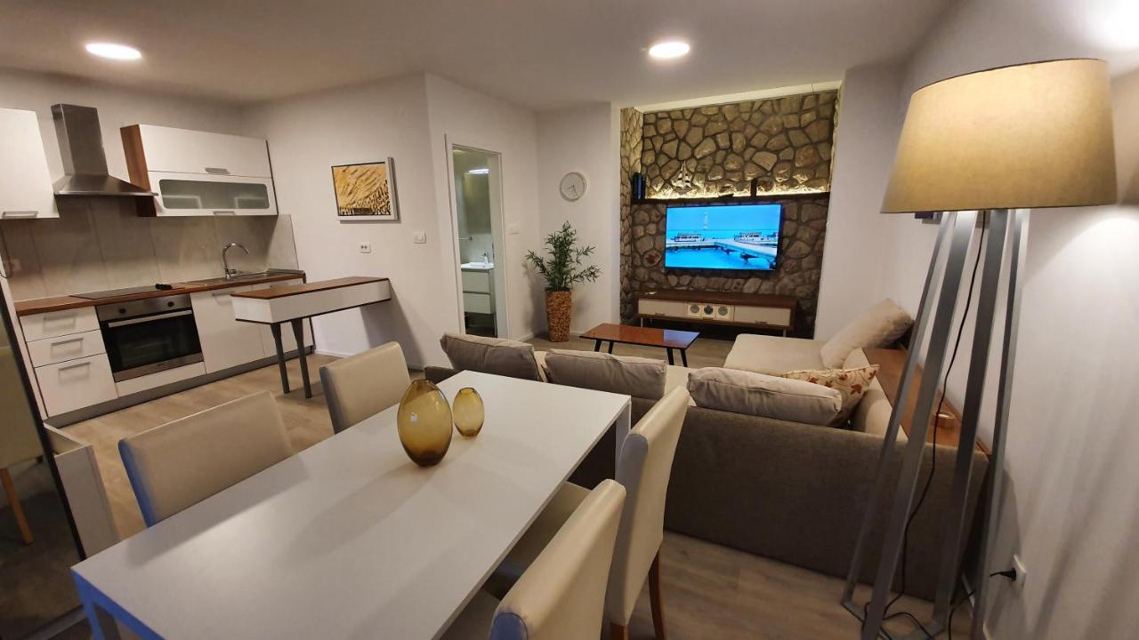 Divine View Apartma Njivice Exterior photo